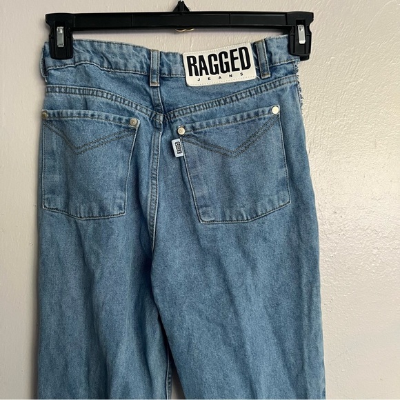 The Ragged Priest MOM JEANS IN LIGHT WASH DENIM-BLUES - Picture 4 of 14